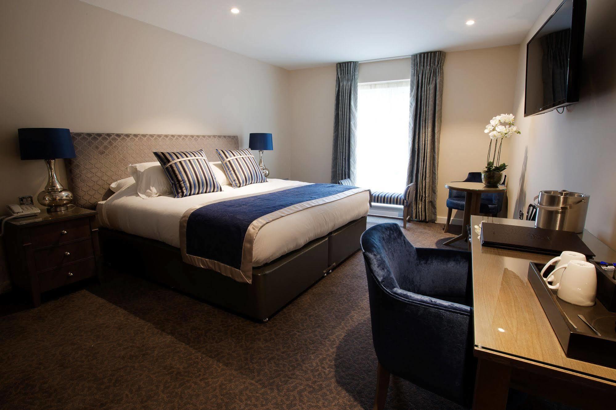 Sandford Springs Hotel And Golf Club Kingsclere Экстерьер фото